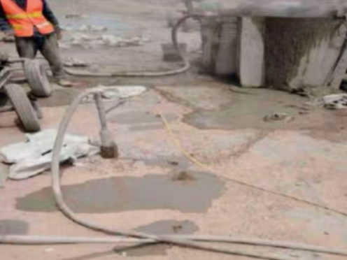 南坤镇水泥混凝土路面板底注浆技术 路面脱空注浆整治方案