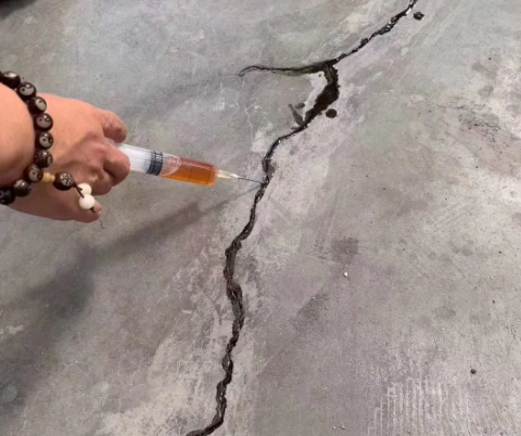 南坤镇混凝土裂缝修补技术详解​